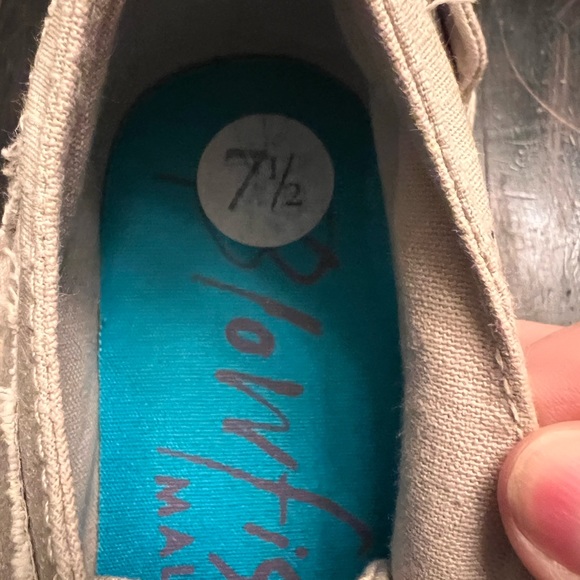 No tie sneakers - Picture 2 of 4